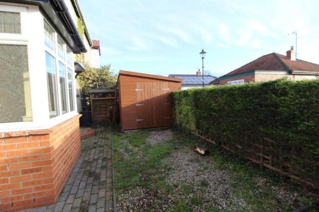 FRONT GARDEN