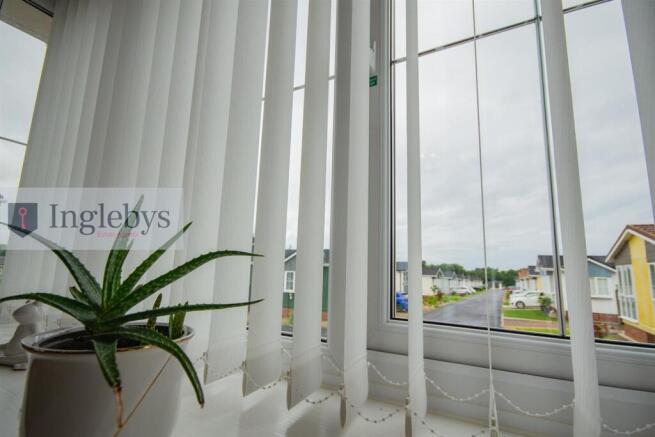 2 bed Park Home for sale Image 6