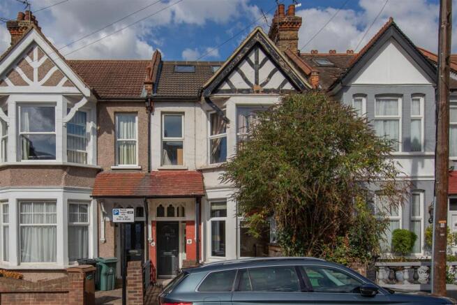 Lyndhurst Drive, E10