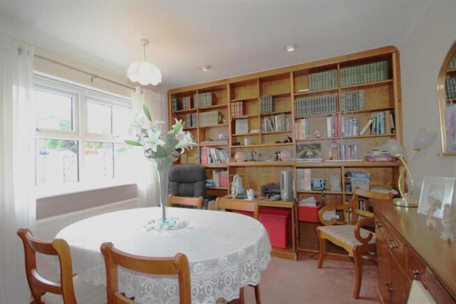 4 bed Detached for sale Image 8