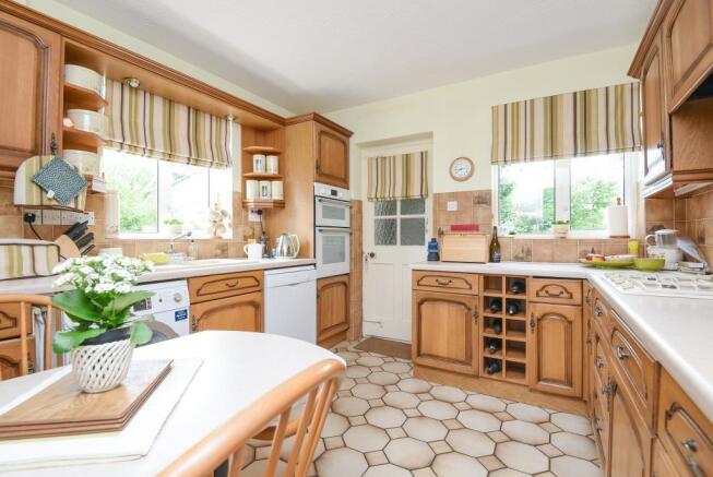 Kitchen/Breakfast Bar