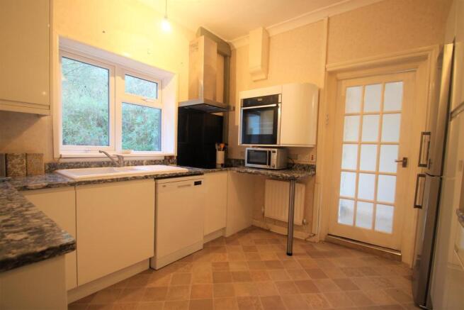 Kitchen 2.jpg