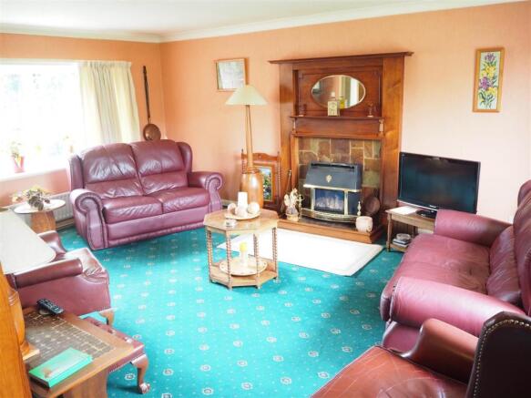 Large Lounge 304