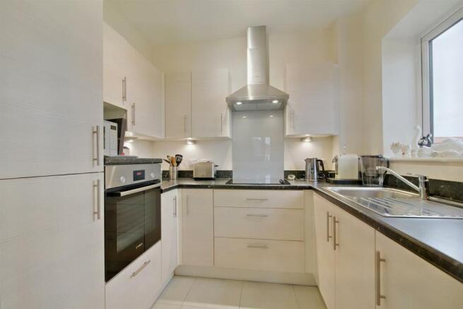 2 bed Apartment for sale Image 7