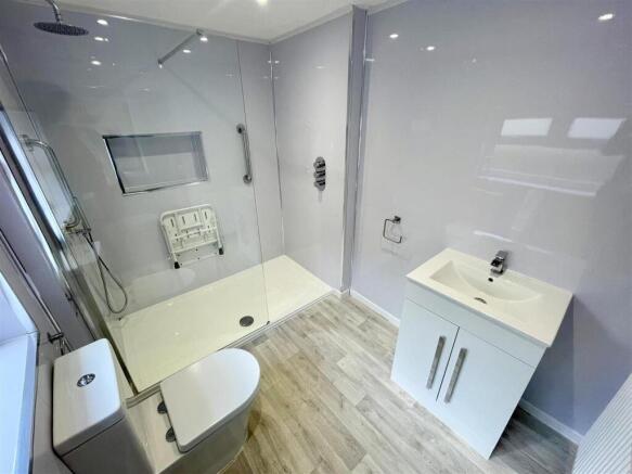 2 bed House for sale Image 7