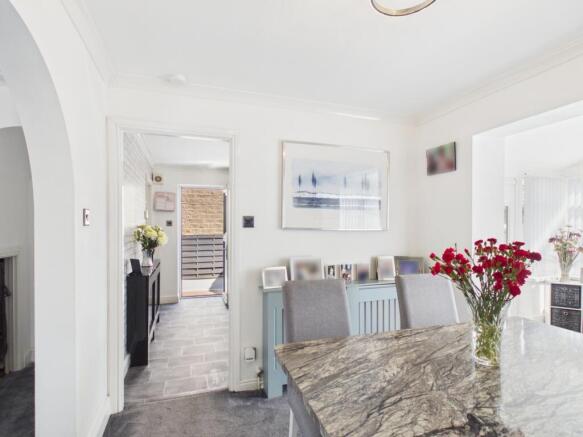 4 bed Detached for sale Image 8