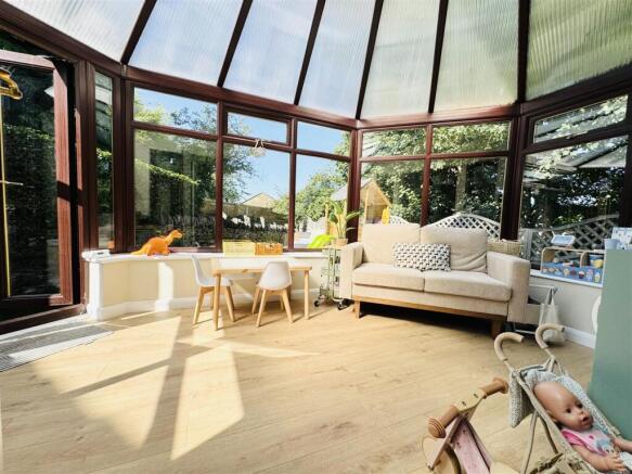 4 bed Detached for sale Image 12