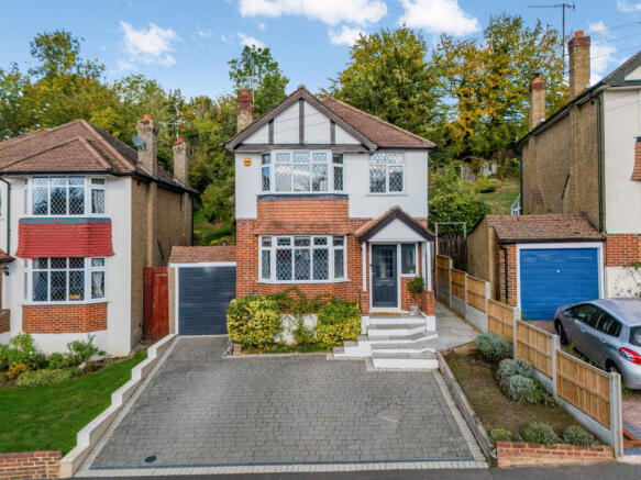 3-bed detached on Mead Way, Coulsdon, CR5, £525,000