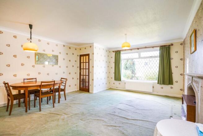 Lounge/Dining Room