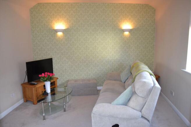 LOUNGE/DINER