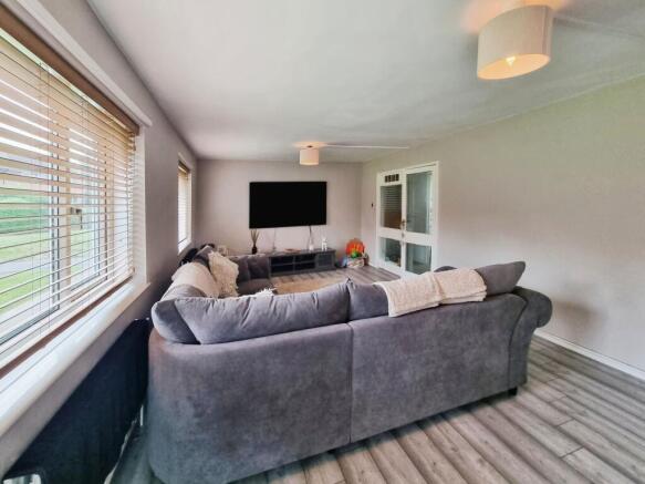 2 bed Flat for sale Image 7