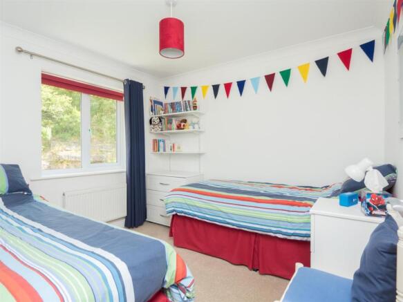 BEDROOM 4