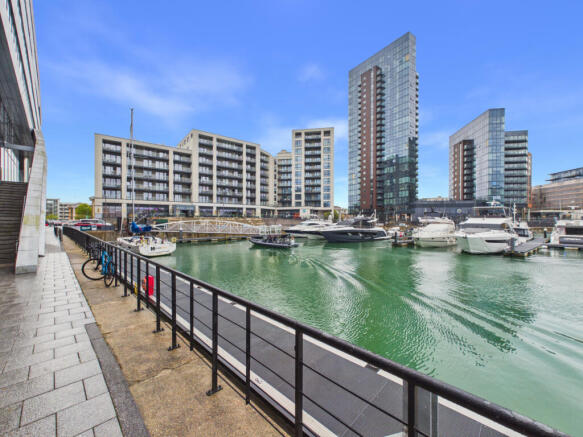 Luxury 2-Bedroom Apartment with Marina Views in A