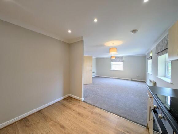 2 bed Flat to rent Image 4