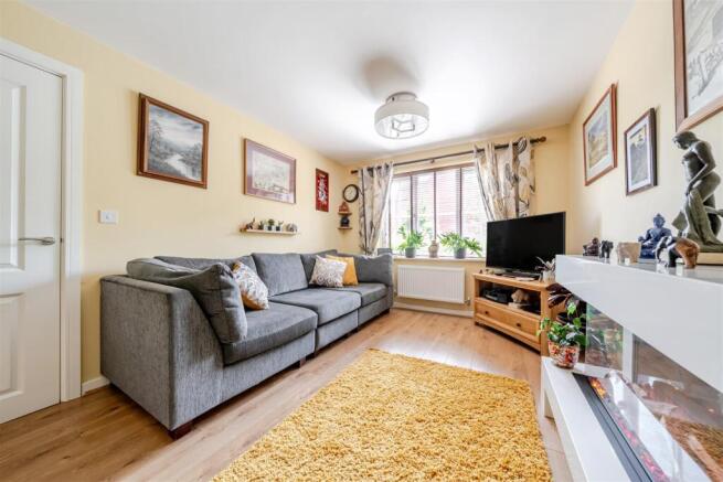4 bed Detached for sale Image 5