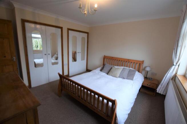 Bed 2.jpg
