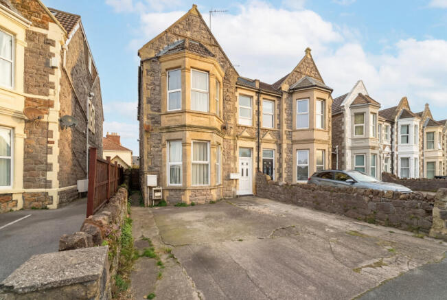 2 bed flat for sale
