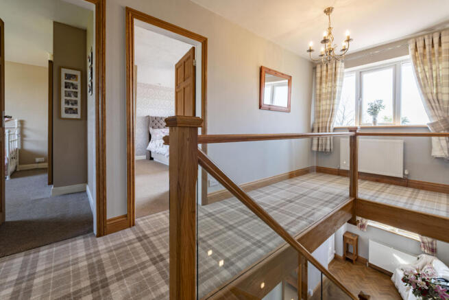 4 bed Detached for sale Image 11