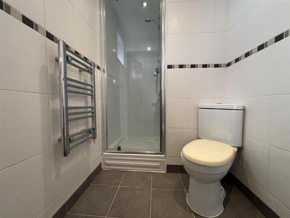 2 bed Apartment to rent Image 4