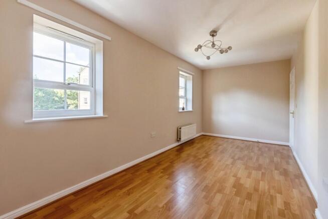 2 bed Flat for sale Image 6