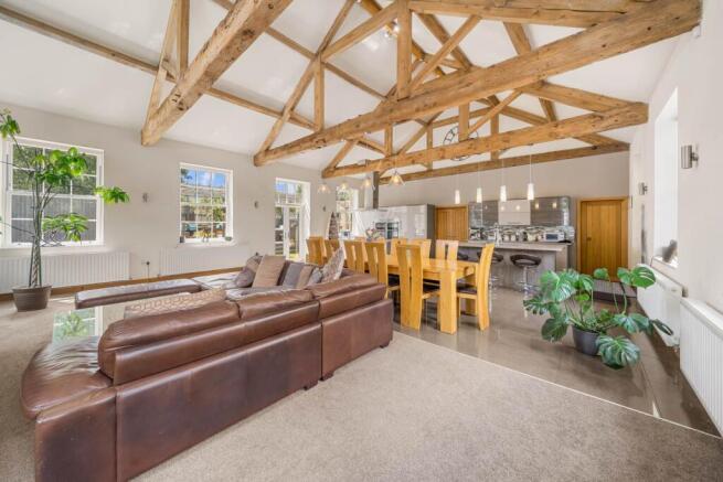 5 bed Detached for sale Image 5