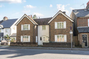 2, 179a Riverview Cottages, Uxbridge Road, Rickmansworth WD3 7DW
