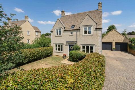Tomlinson Close, Fairford, Gloucestershire, GL7