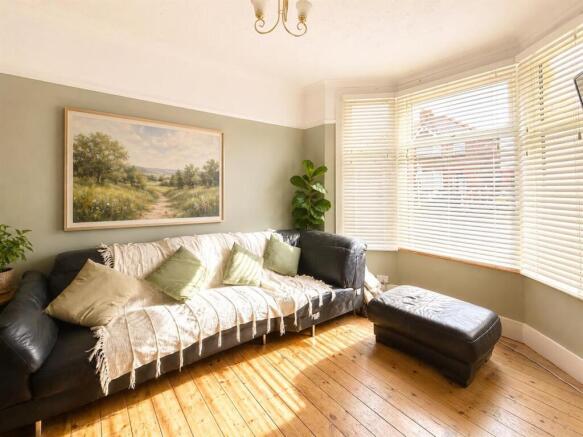 Havering Rd, RM1 For Sale by Barrain London Estate