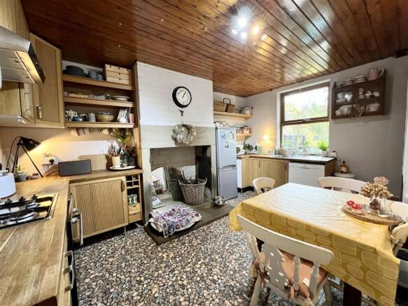 OPEN-PLAN DINING KITCHEN