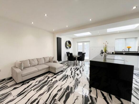 3 bed Semi-Detached for sale Image 6