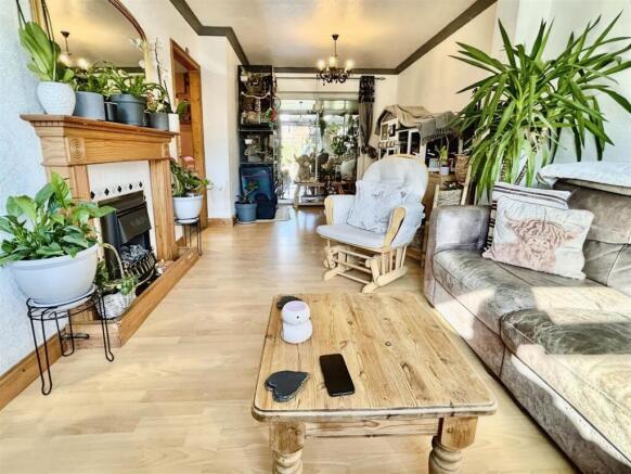 Lounge/Dining Room