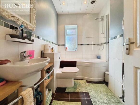 4 bed House for sale Image 6