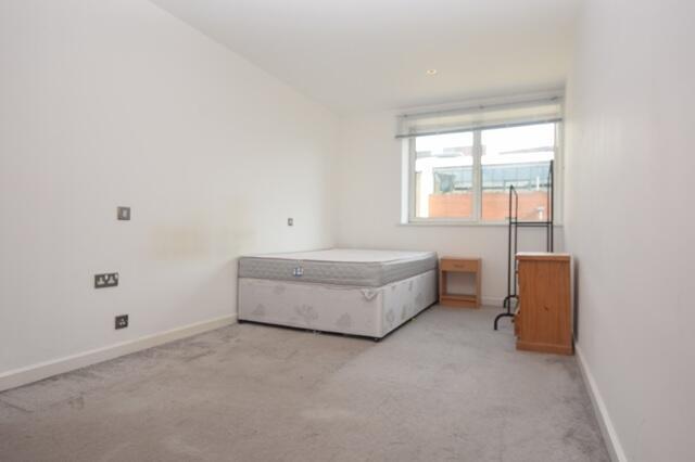 2 bed Apartment to rent Image 6