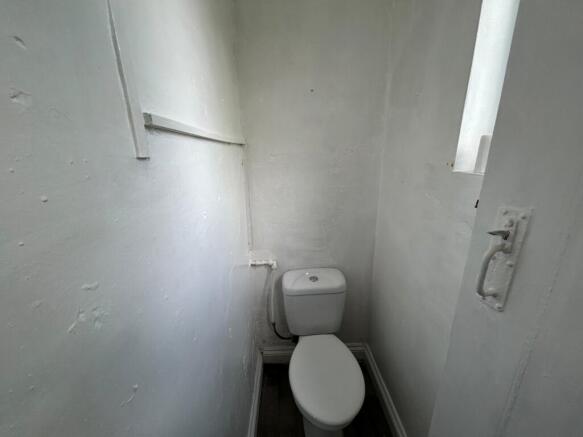 2 bed Semi-Detached to rent Image 5