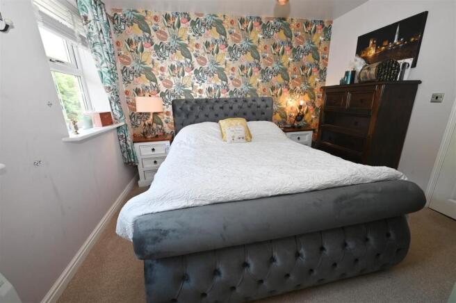 2 bed Flat for sale Image 6