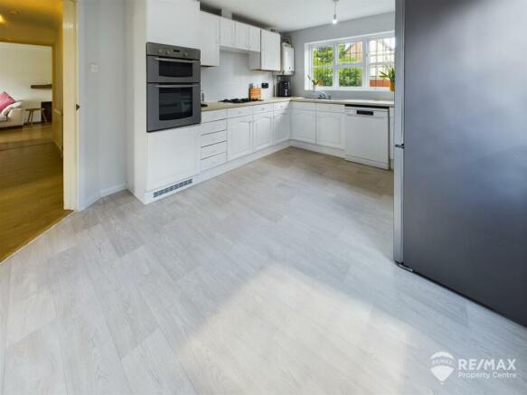Kitchen (2).jpg