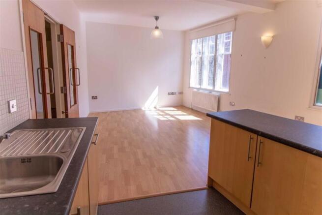 LIVING/KITCHEN ROOM