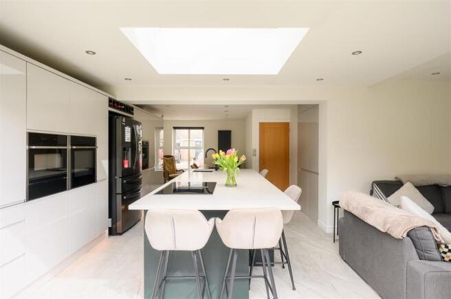 4 bed Detached for sale Image 10
