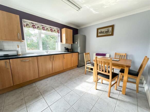 ALTERNATE VIEW OF KITCHEN/DINER