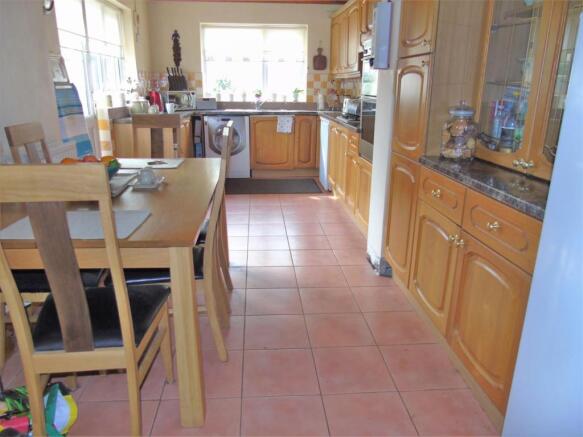 Kitchen3.JPG