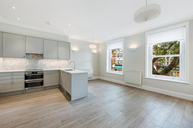 Flat 2, 130a Chiswick High Road (3).jpg