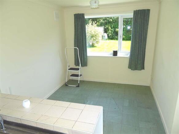 Dining Area: