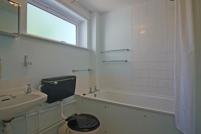 16 Turin Bathroom