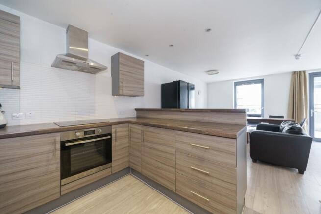 2_6_Lakeside_way_...