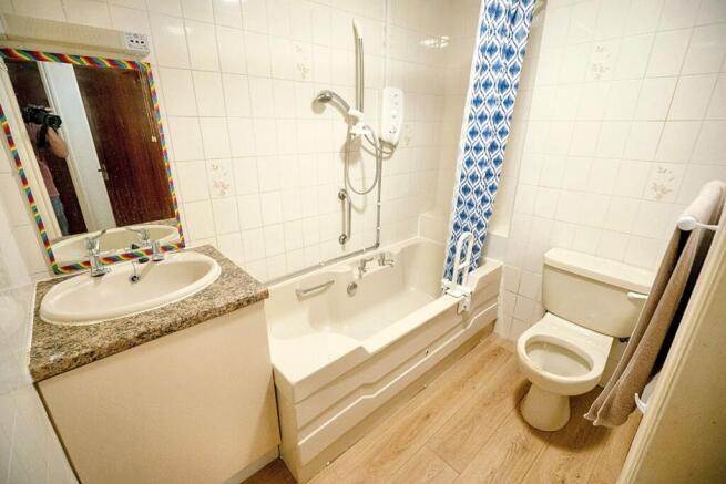 1 bed Retirement Property for sale Image 7