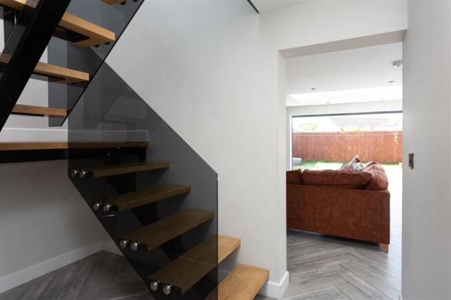 4 bed Semi-Detached for sale Image 8