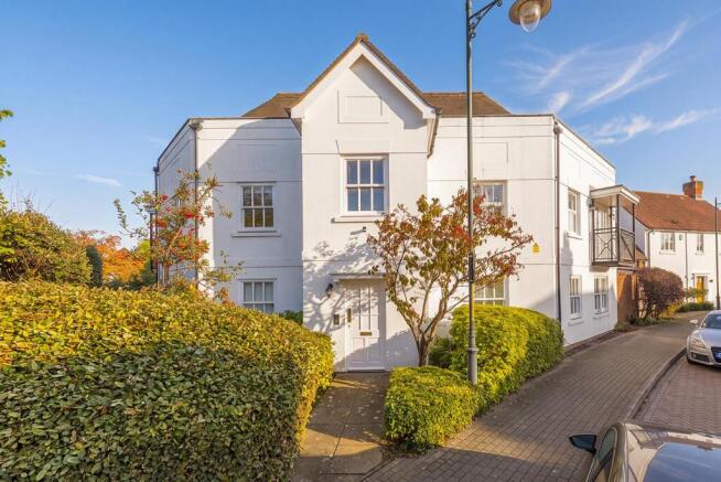 2-bed flat on Fortune Way, Kings Hill, ME19 4ET, £275,000