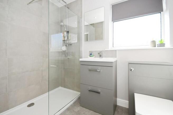 SHOWER ROOM.jpg