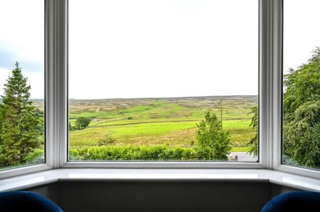5 bed Detached for sale Image 9