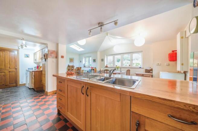 kitchen2.jpg